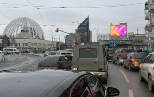 Медиафасад ADR на здании УрГЭУ-СИНХ
